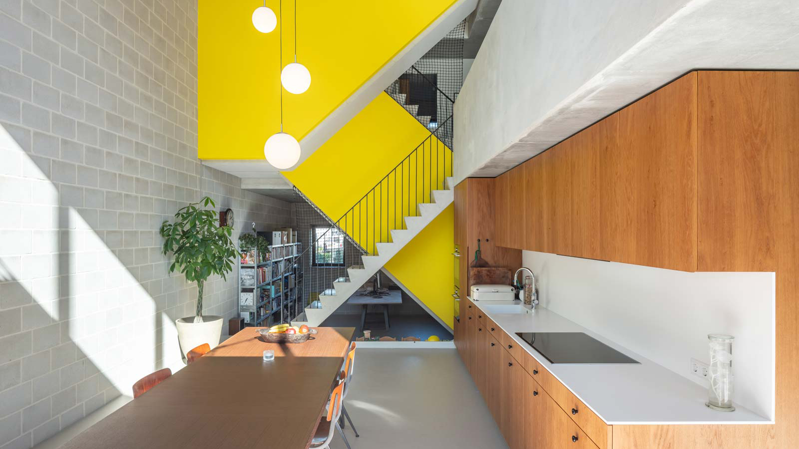 THREE_GENERATION_16_9